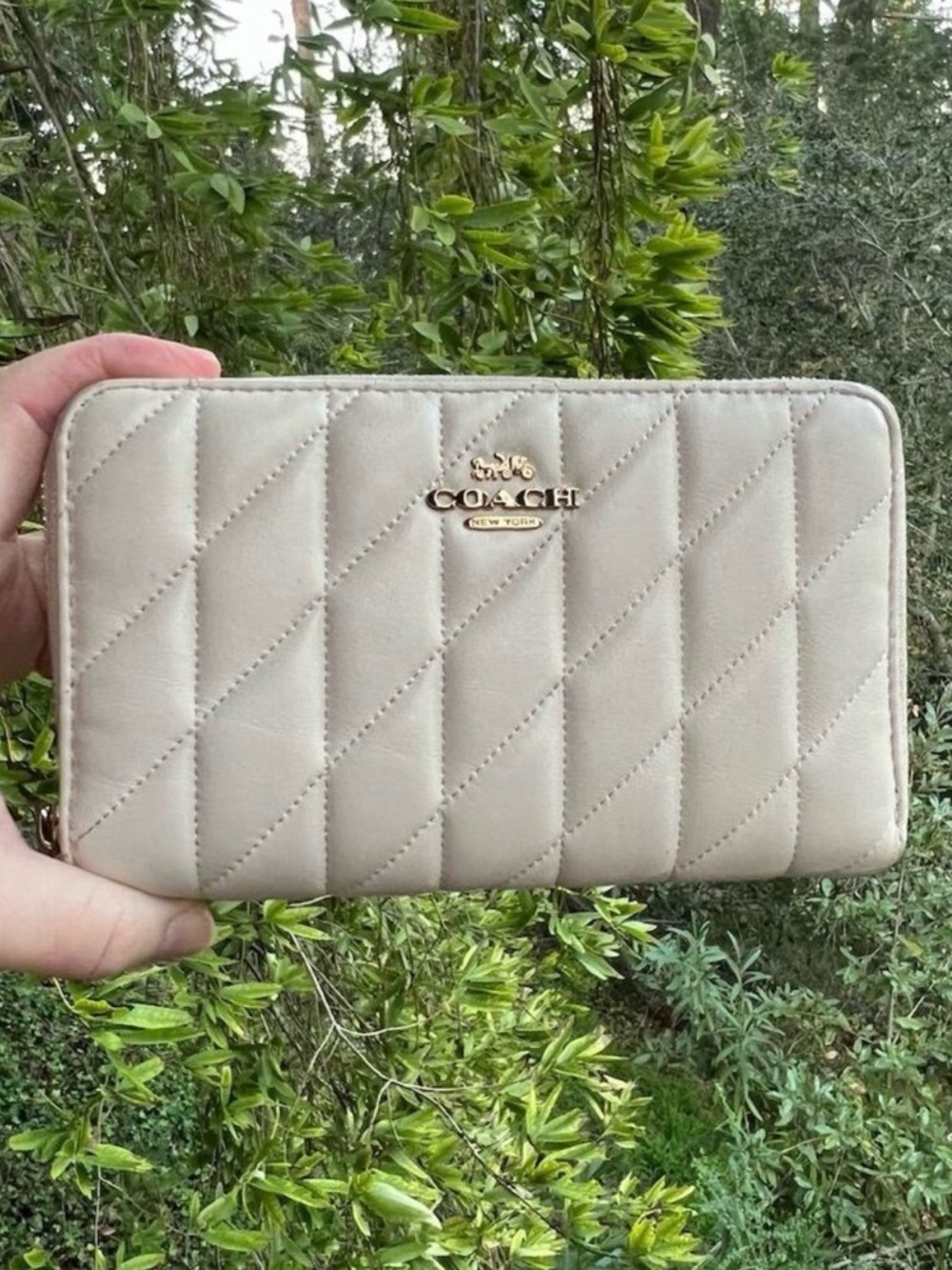 COACH Women's Medium Id Zip-Around Wallet Quilted Leather Chalk w White Hardware